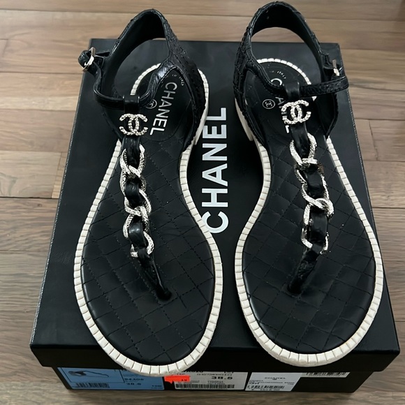 100% Authentic Chanel Leather Sandals with Chain Design Size 38.5 - Picture 1 of 6